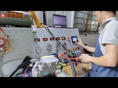 Δοκιμή πίεσης του εργοστασιακού εξοπλισμού συμπυκνωτή κλιματισμού αυτοκινήτων